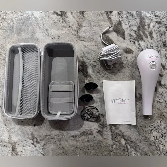 LightStim Red LED Light Therapy Device - Picture 6 of 7